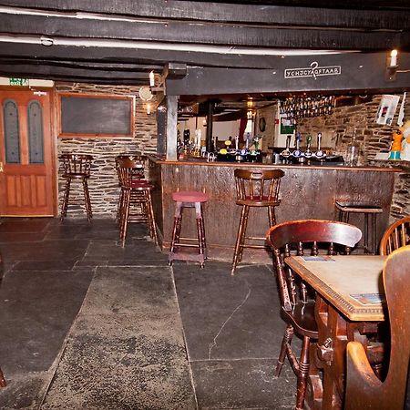 The White Hart Hotel Menheniot Bagian luar foto