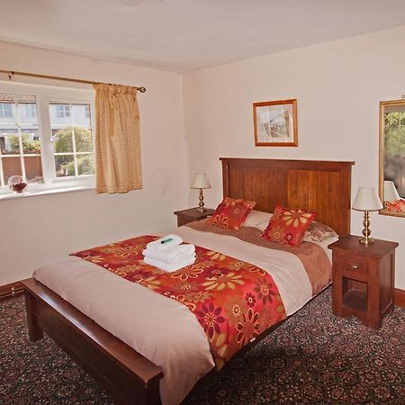 The White Hart Hotel Menheniot Bagian luar foto