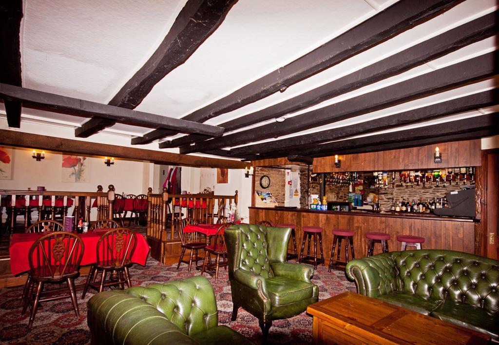 The White Hart Hotel Menheniot Bagian luar foto