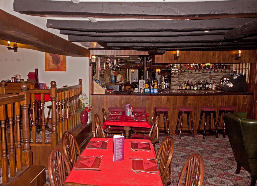 The White Hart Hotel Menheniot Bagian luar foto