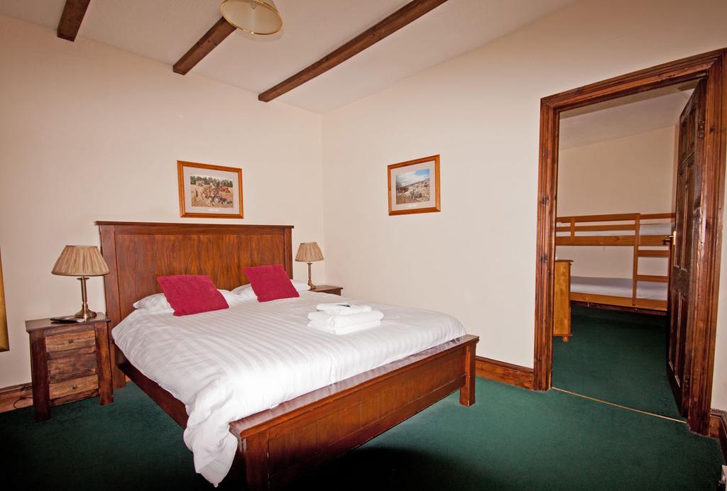 The White Hart Hotel Menheniot Ruang foto