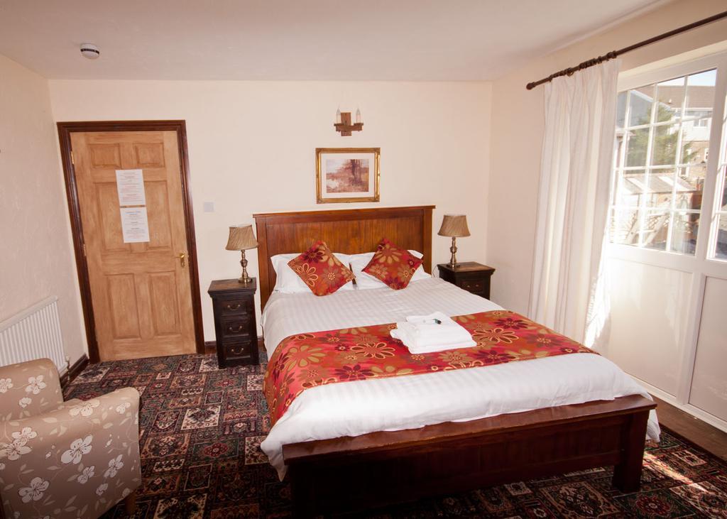 The White Hart Hotel Menheniot Bagian luar foto